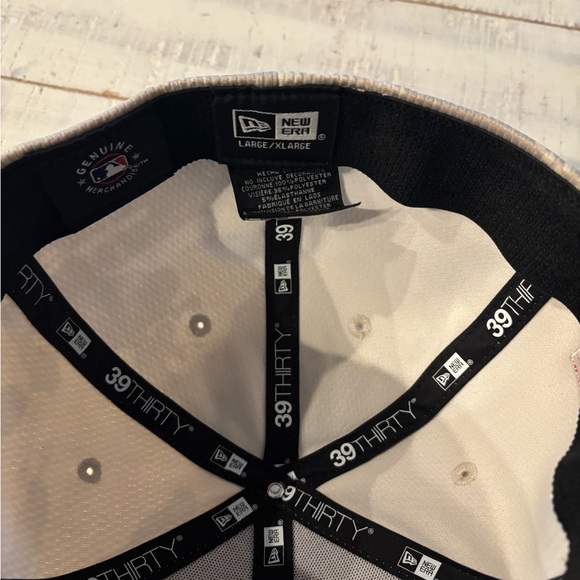 New Era 39THIRTY Camo Philadelphia Phillies Cap with Flag Patch - Picture 5 of 5